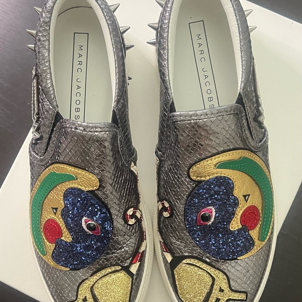 Marc Jacobs Silver and Blue Athletic Shoes with Sleek Design
